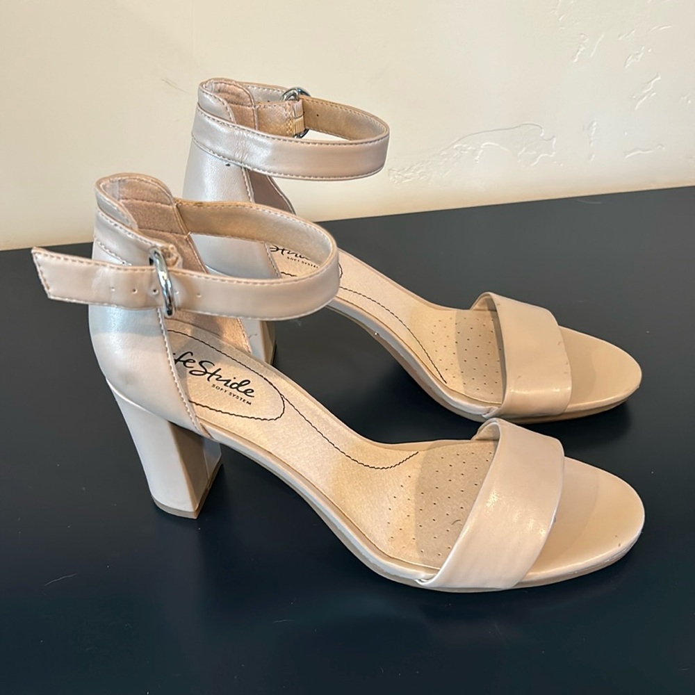 Nude Heels size 9-3 1/2”. Life Stride soft system
